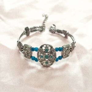 5/$15 MUST BUNDLE Elegant Silver and Blue Bracelet